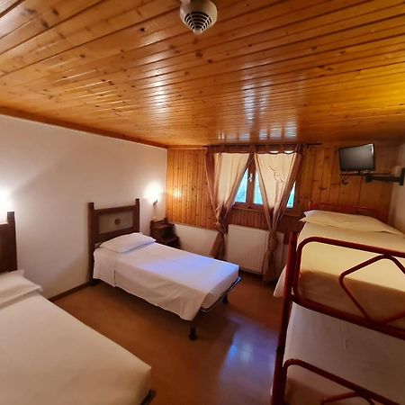 Hostel Il Pirata Каварено Екстериор снимка