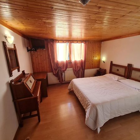 Hostel Il Pirata Каварено Екстериор снимка