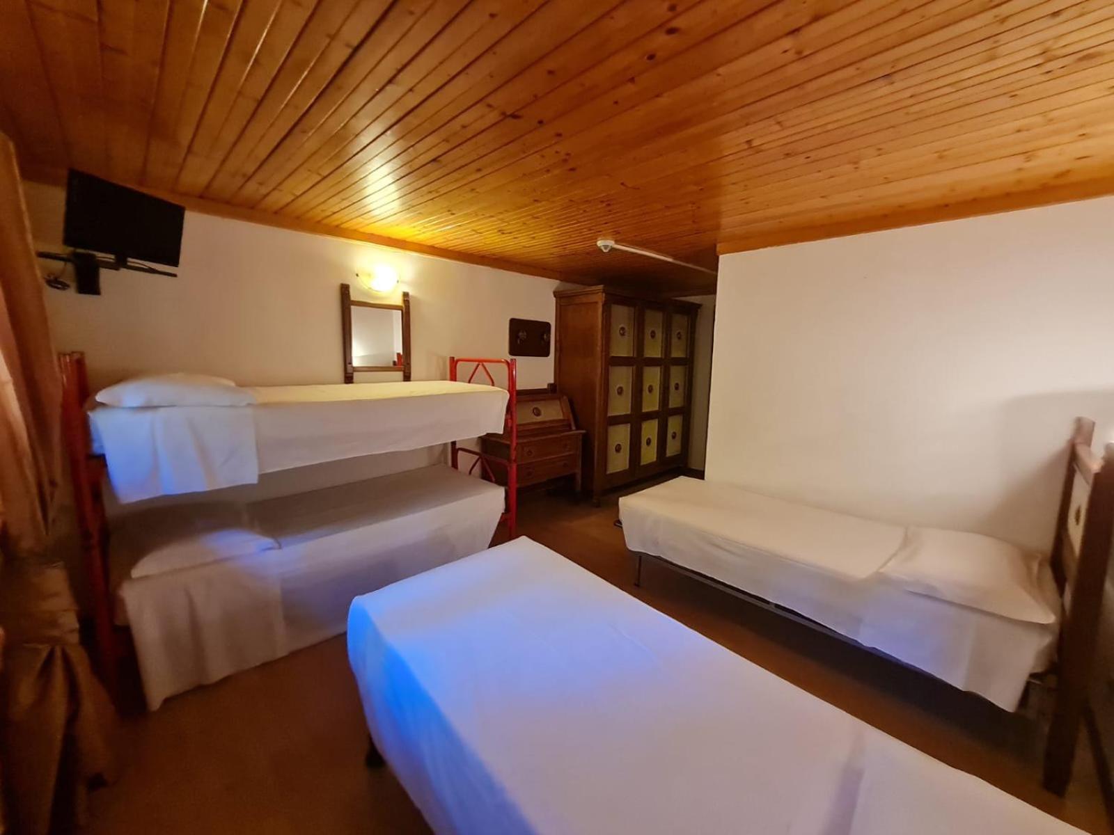 Hostel Il Pirata Каварено Екстериор снимка