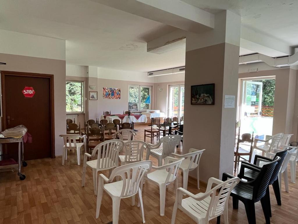 Hostel Il Pirata Каварено Екстериор снимка