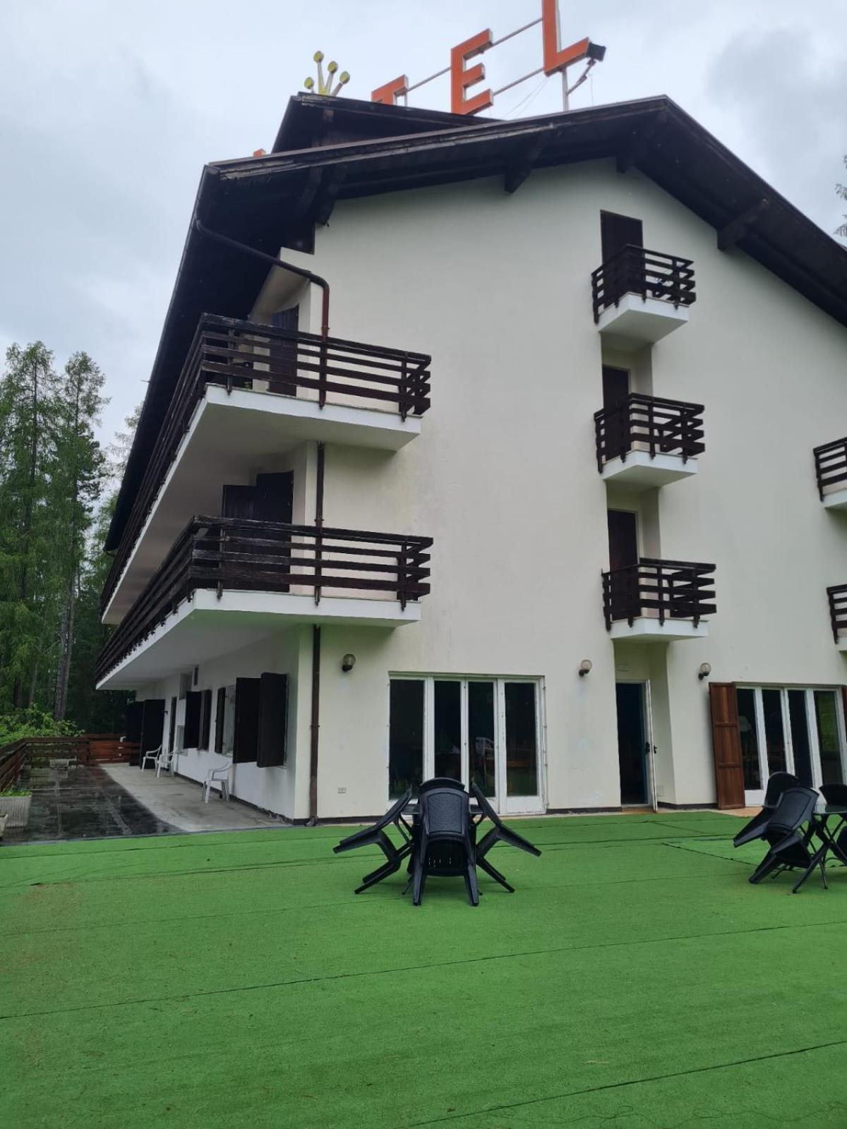 Hostel Il Pirata Каварено Екстериор снимка