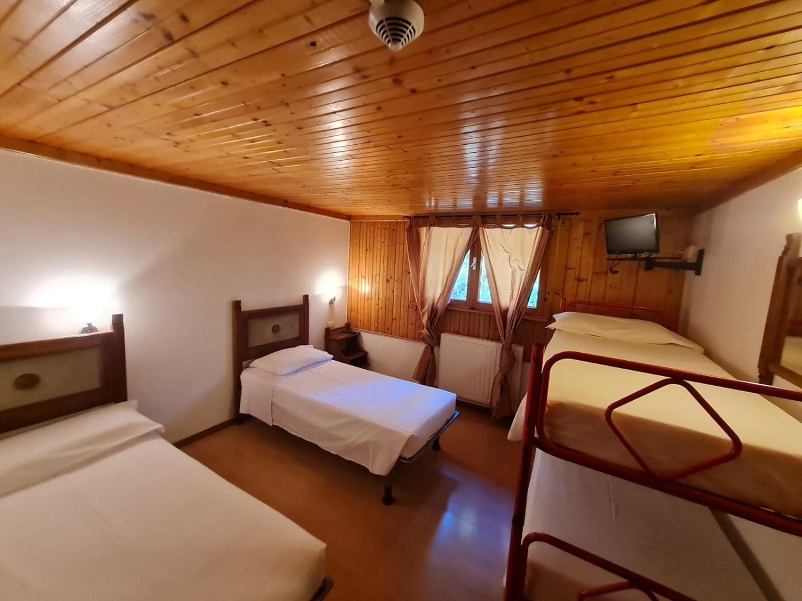 Hostel Il Pirata Каварено Екстериор снимка