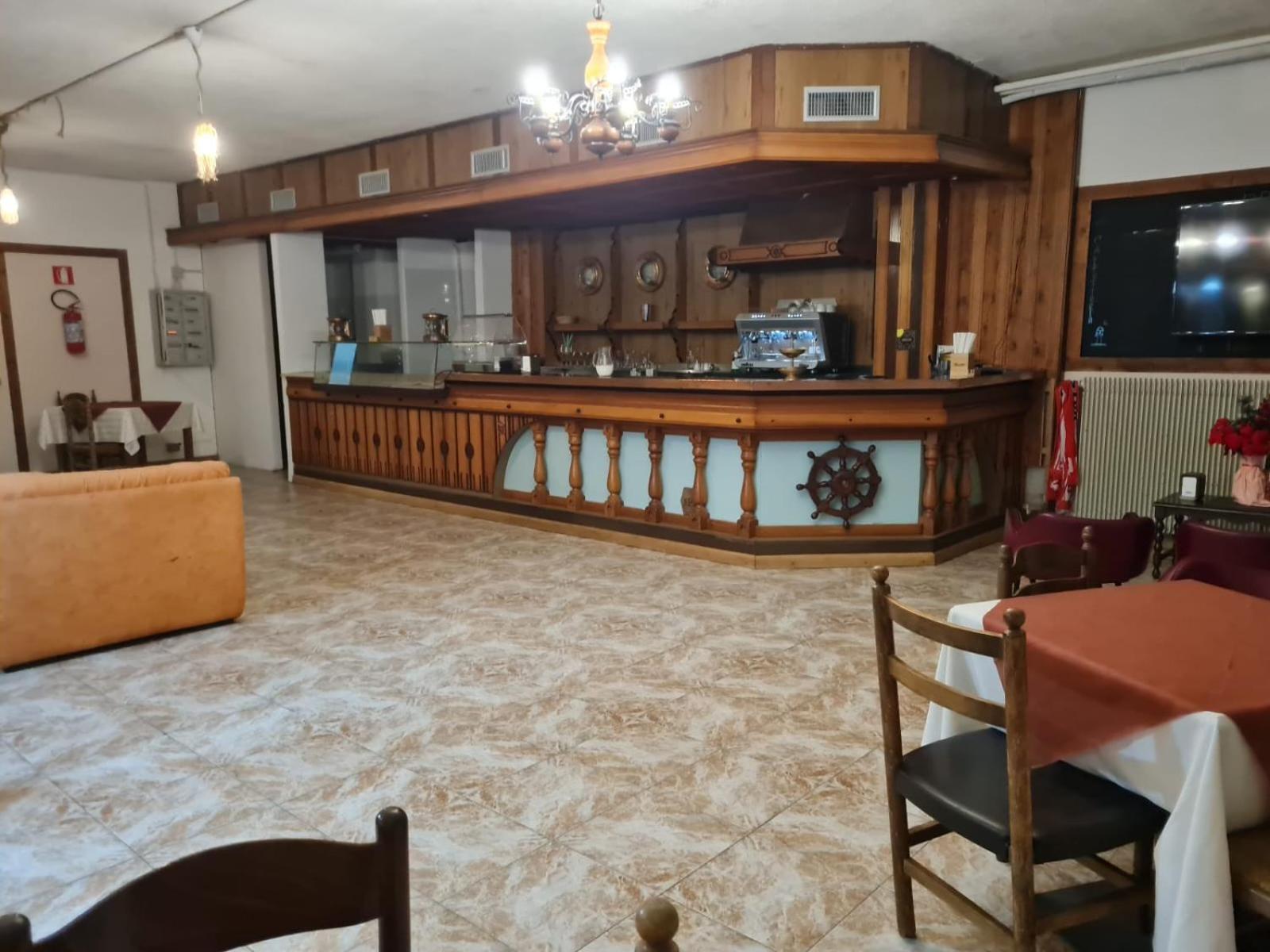 Hostel Il Pirata Каварено Екстериор снимка