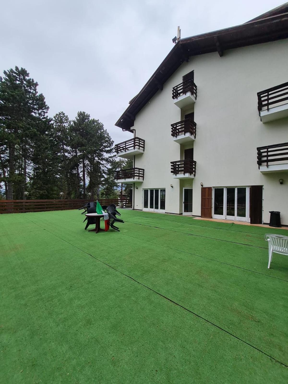 Hostel Il Pirata Каварено Екстериор снимка