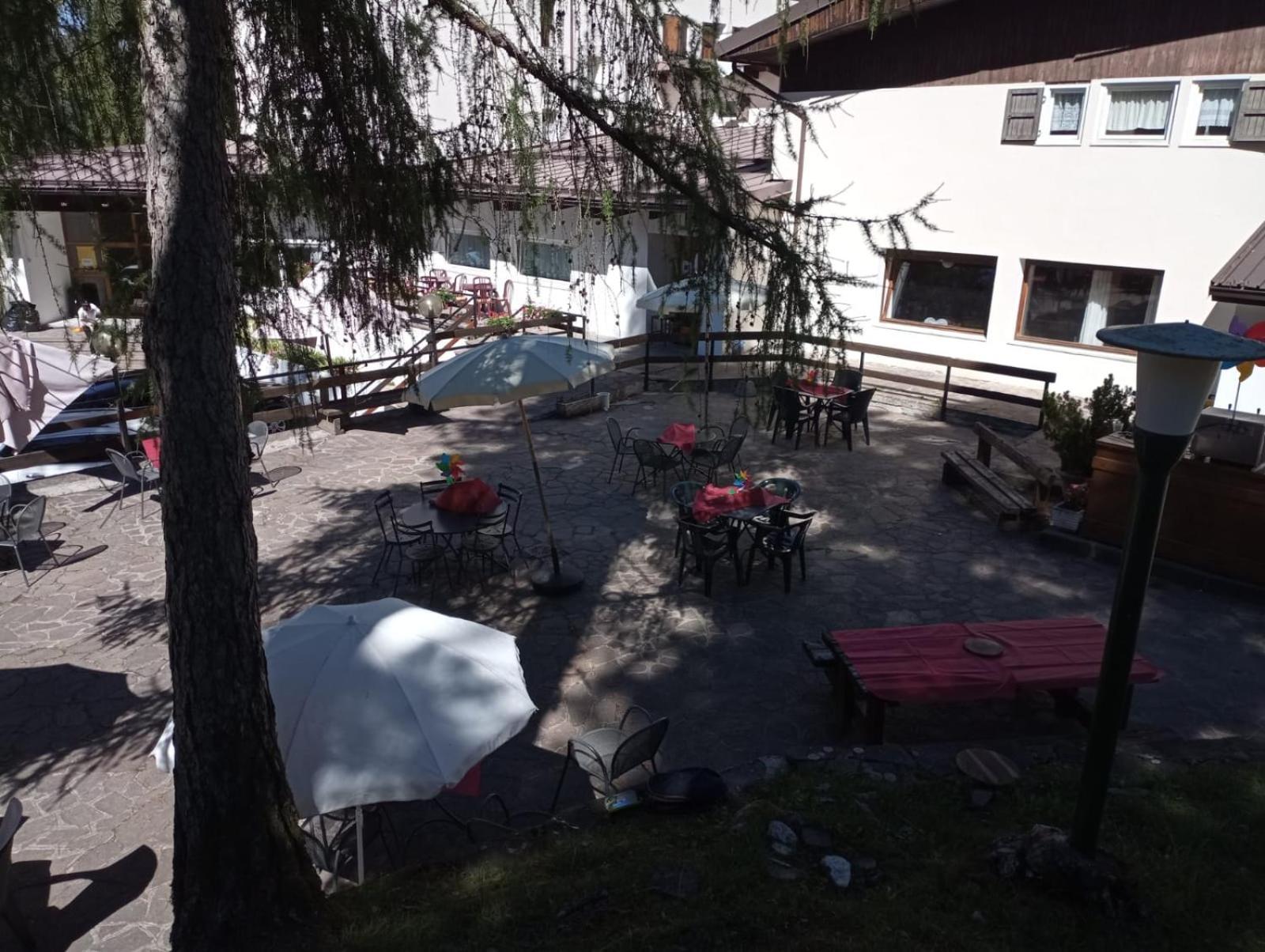 Hostel Il Pirata Каварено Екстериор снимка